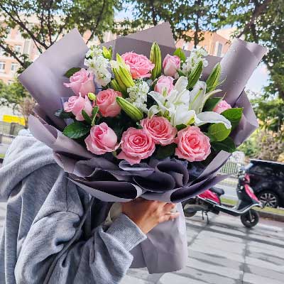 咸宁11朵戴安娜粉玫瑰百合，与你一起追逐梦想